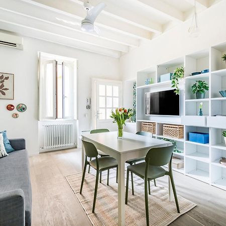 Lovely Apartment On The Navigli River By Easylife Милан Экстерьер фото