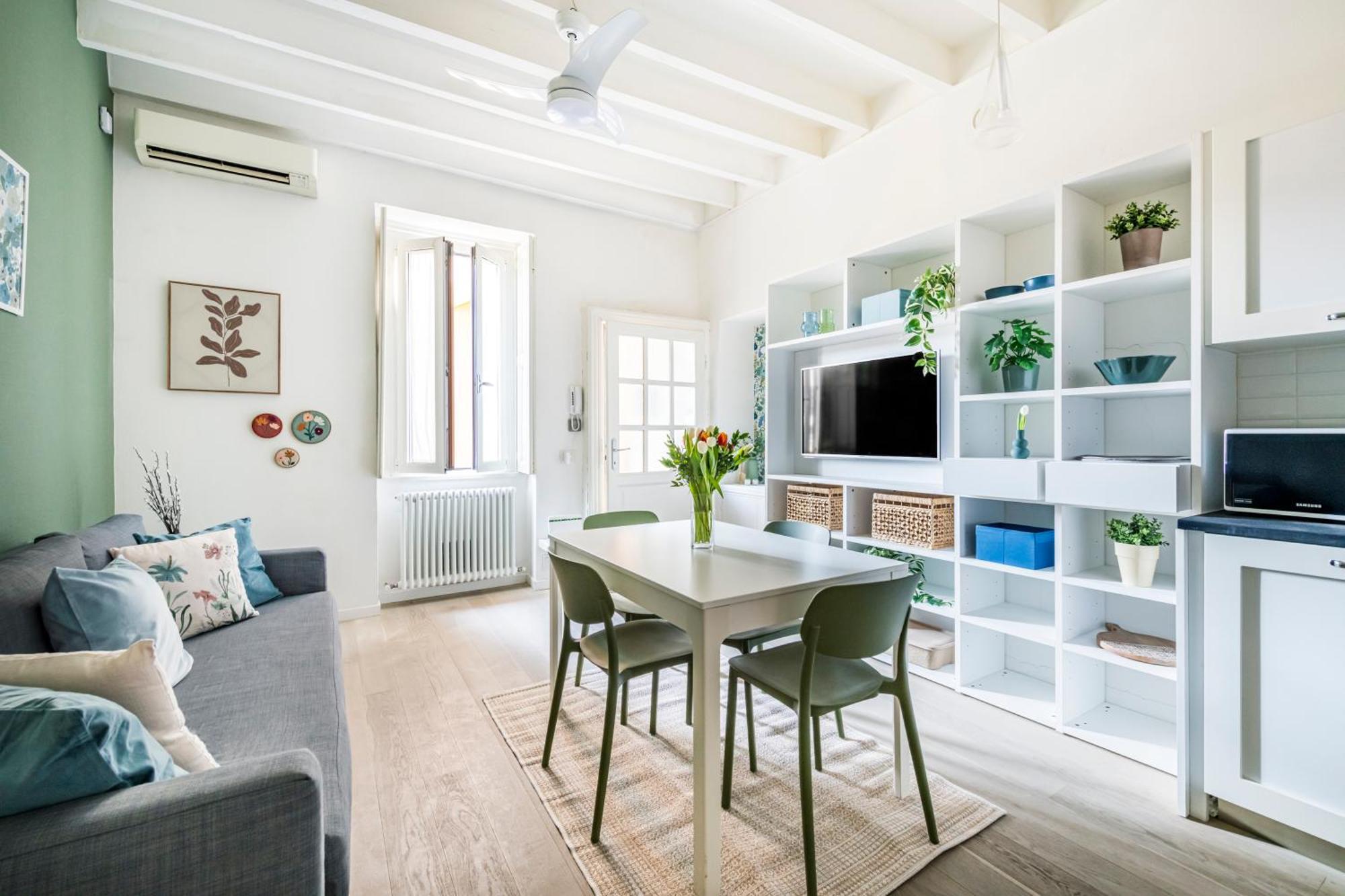 Lovely Apartment On The Navigli River By Easylife Милан Экстерьер фото