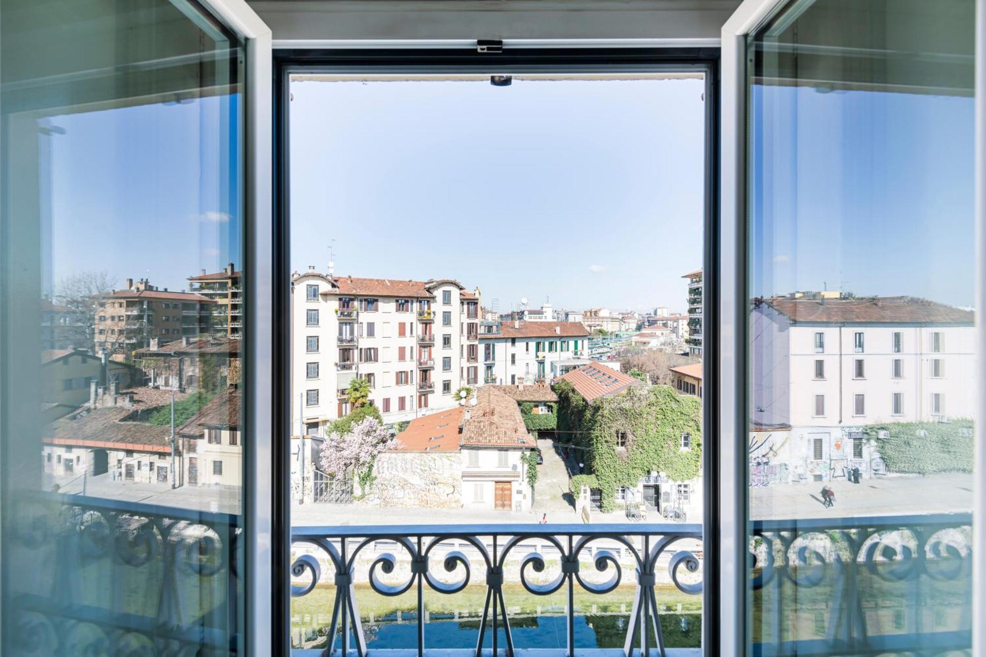 Lovely Apartment On The Navigli River By Easylife Милан Экстерьер фото